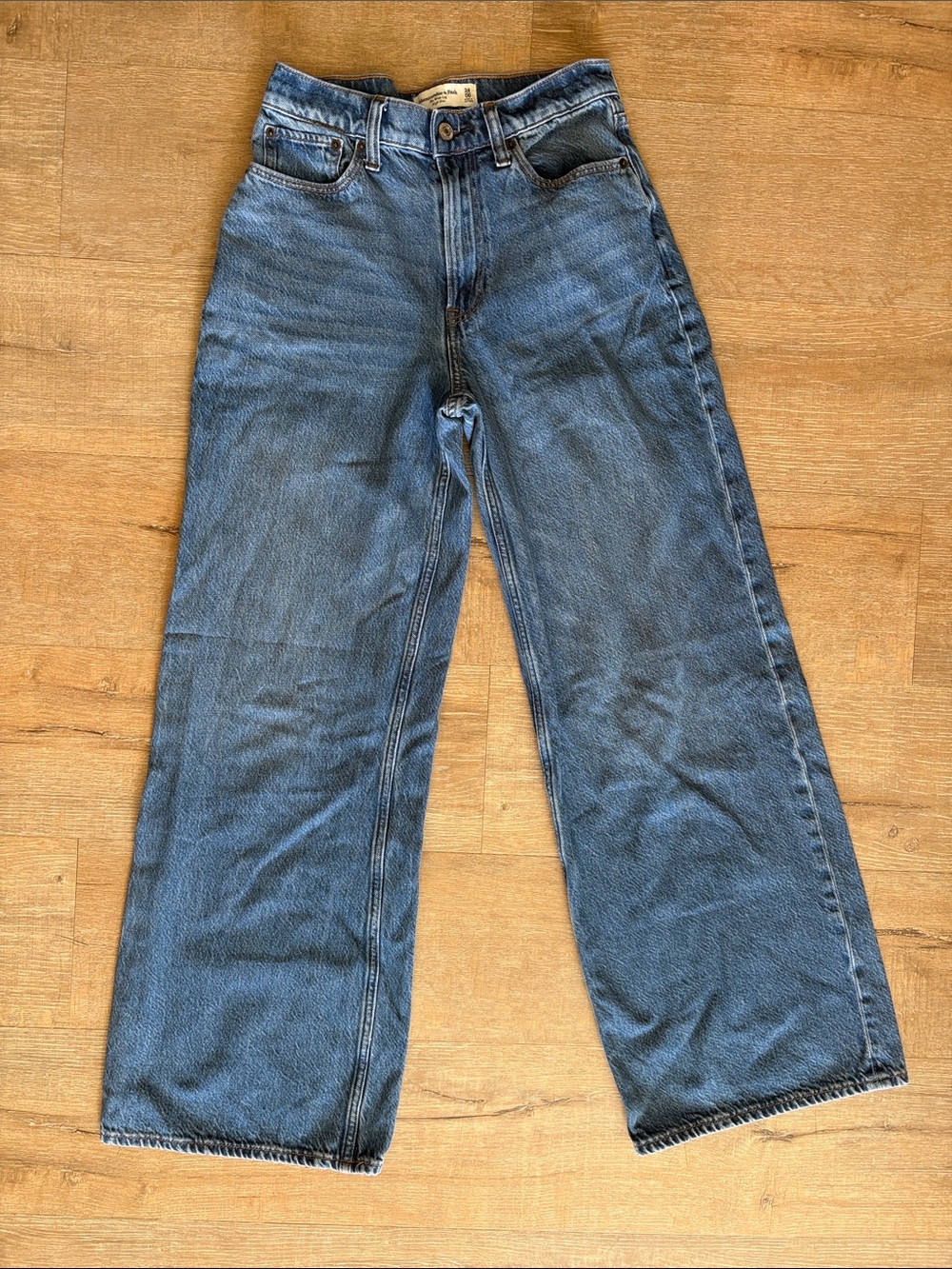 Abercrombie & Fitch High-Rise Wide-Leg Jeans in Medium Blue Wash